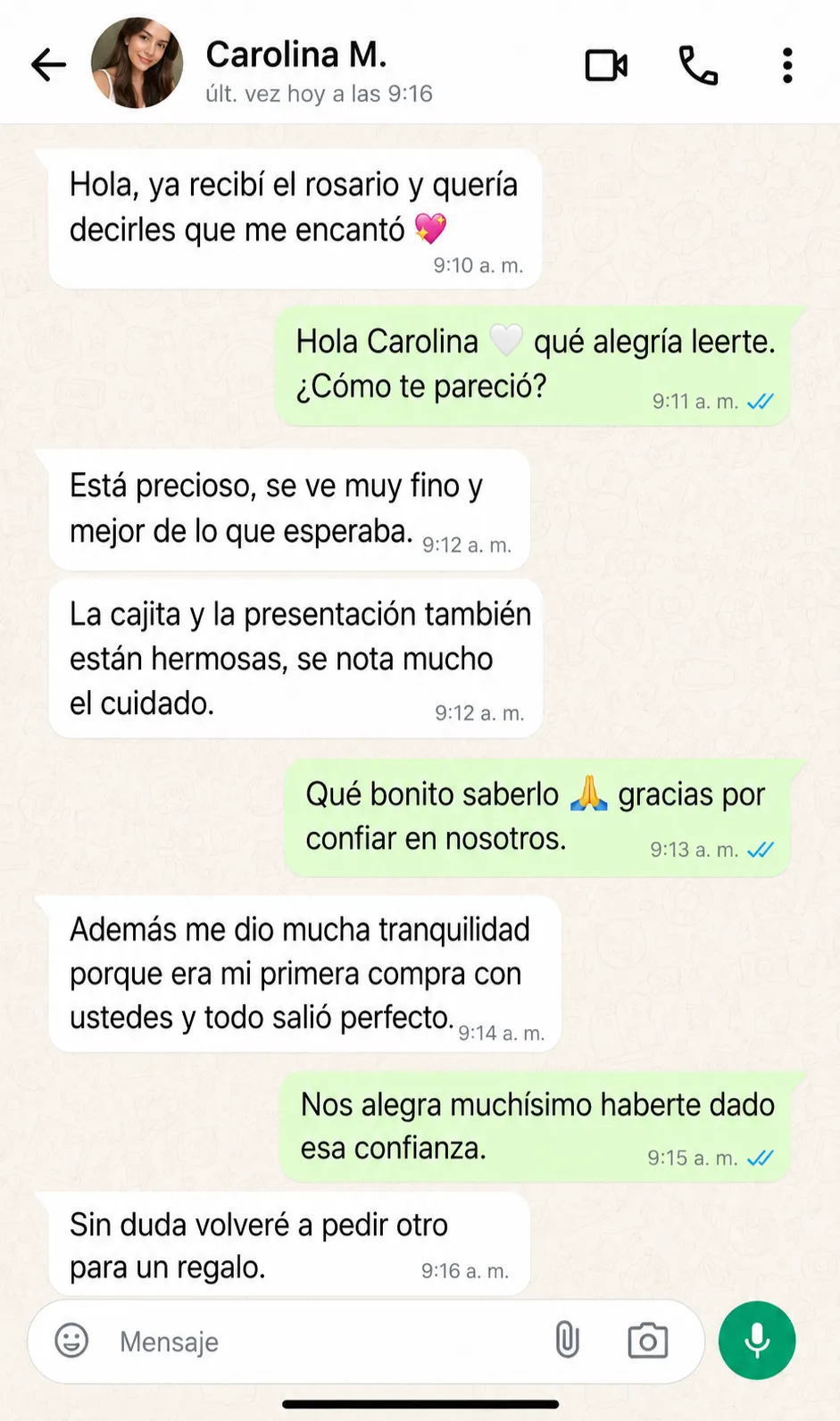 Captura de conversación de WhatsApp con Carolina M.